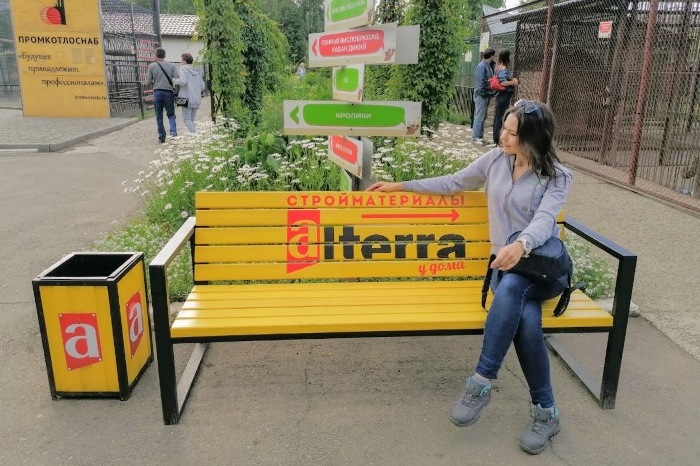 Парковые скамейки-указатели для компании "Альтерра"