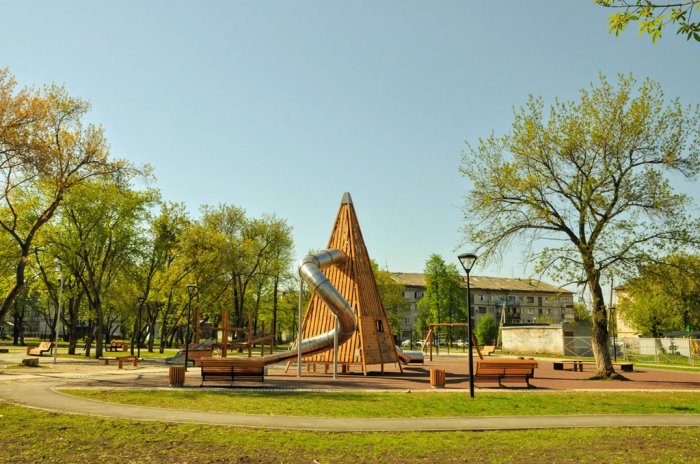 Малые архитектурные формы из дерева в сквере от производителя Актив Барнаул